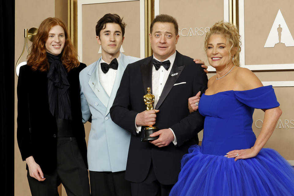 HOLLYWOOD, CALIFORNIA - MARCH 12: (L-R) Leland Fraser, Holden Fraser, Brendan Fraser, winner of the Best Actor in a Leading Role award for 