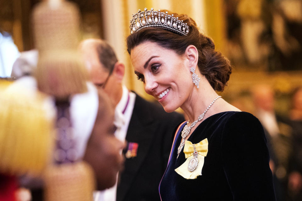 L0NDON, ENGLAND - DECEMBER 11: Catherine, Duchess of Cambridge talks to guests at an evening reception for members of the Diplomatic Corps at Buckingham Palace on December 11, 2019 in London, England.(Photo by Victoria Jones - WPA Pool/Getty Images)