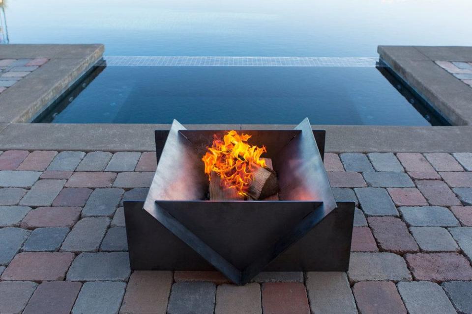 10) Stahl Firepit