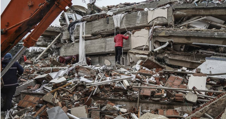 土耳其發生芮氏規模7.8強震，現場宛如人間煉獄。（圖／達志／美聯社）