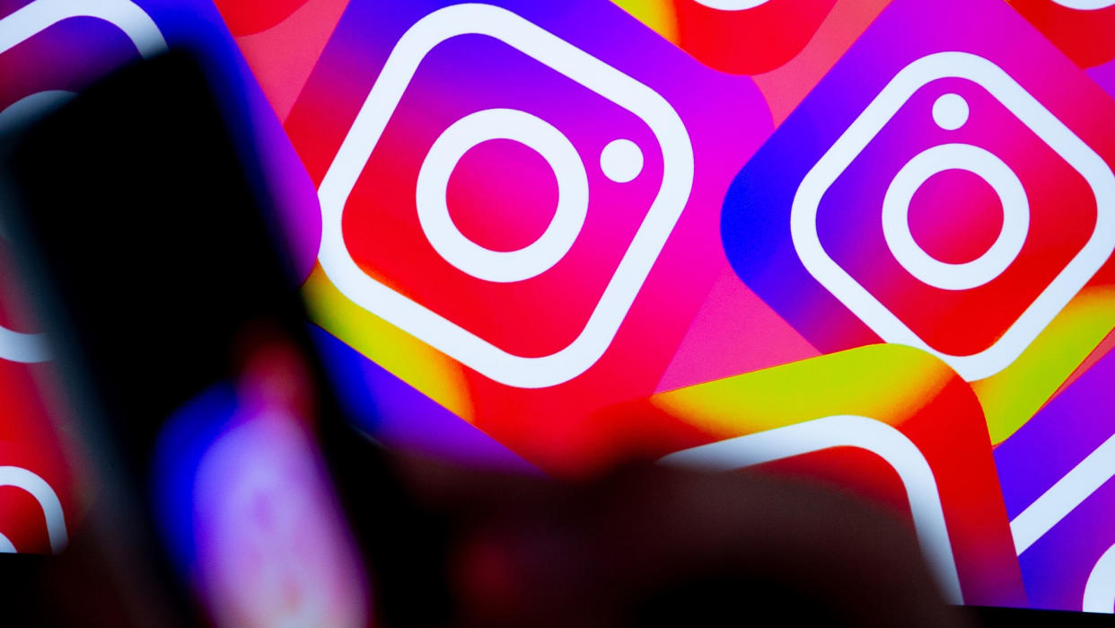  Instagram logo. 