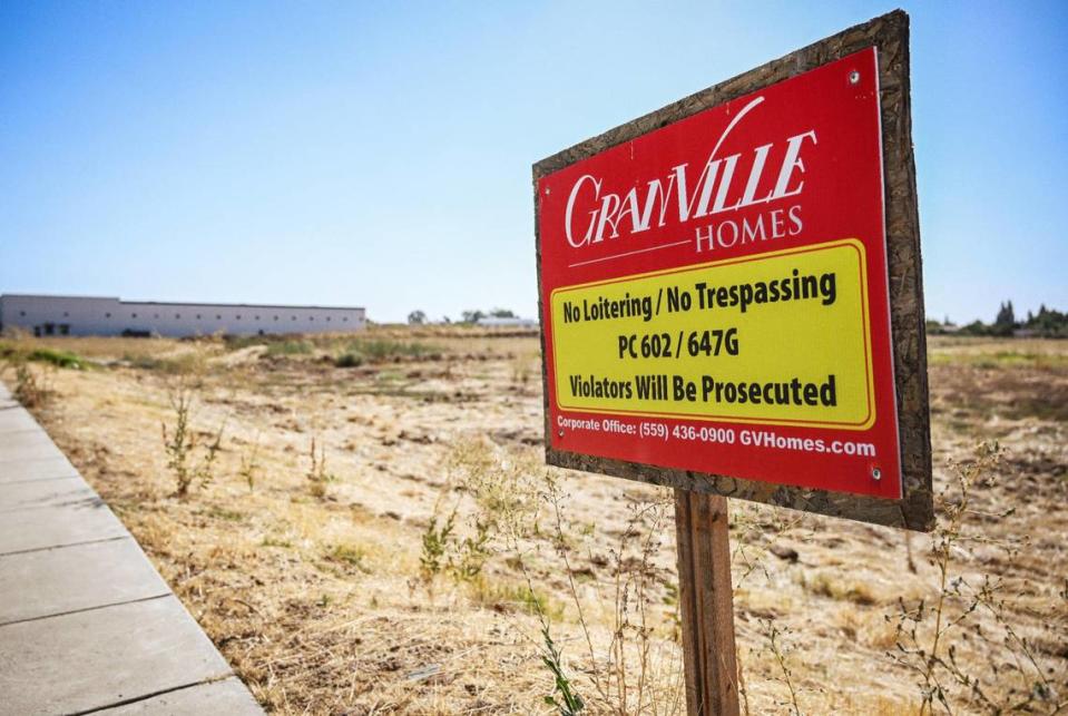 One of several “no trespassing” signs from Granville Homes stands on a vacant lot on Temperance Avenue near Nees in Clovis on Thursday, Sept. 28, 2023. A notice from the City of Clovis states that the lot is being considered for a proposed campus housing project for the Research and Technology Park.