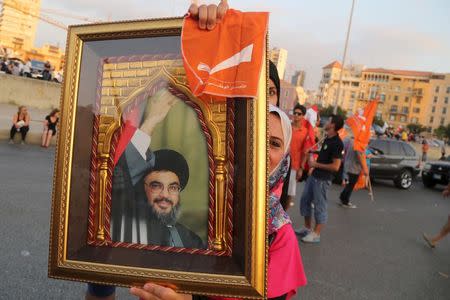 Women carry a picture of Lebanon's Hezbollah leader Sayyed Hassan Nasrallah during a protest for the Free Patriotic Movement (FPM) in Beirut, Lebanon, September 4, 2015. REUTERS/Aziz Taher