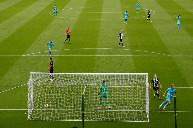 Premier League - Newcastle United v Tottenham Hotspur