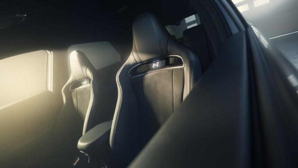 單體桶型賽車座椅也為Ioniq 5 N車主提供更好的腰部以及腿部支撐性。(圖片來源/ Hyundai)