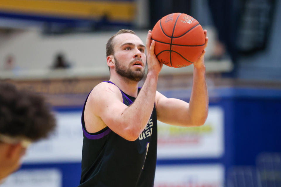 KENT, OH - NOVEMBER 09: James Madison Dukes guard Noah Freidel (1) at the foul line during the first half of the college basketball game between the James Madison Dukes and Kent State Golden Flashes on November 9, 2023, at the Memorial Athletic and Convocation Center in Kent, OH. (Photo by Frank Jansky/Icon Sportswire via Getty Images)