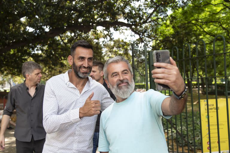 Sebastián Torrico, y la selfie con un hincha; el exarquero ahora busca ser dirigente del Ciclón