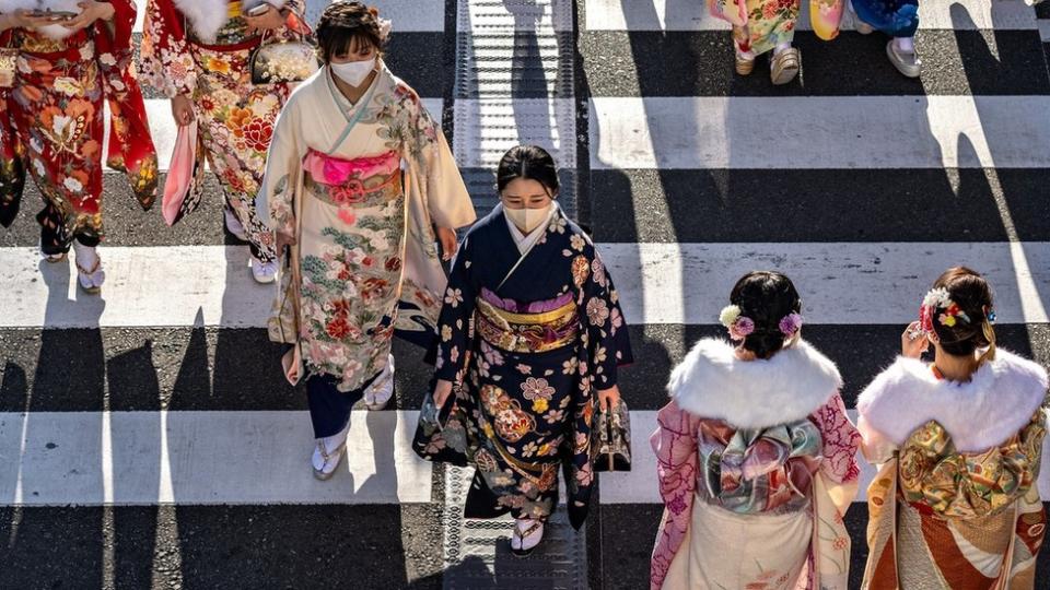 1月9日，在日本神奈川縣橫濱，年輕女性穿著和服慶祝