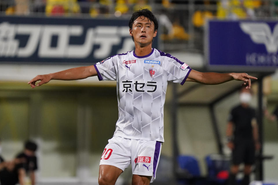 New Albirex Niigata (Singapore) signing Tadanari Lee in action with former club Kyoto Sanga. 