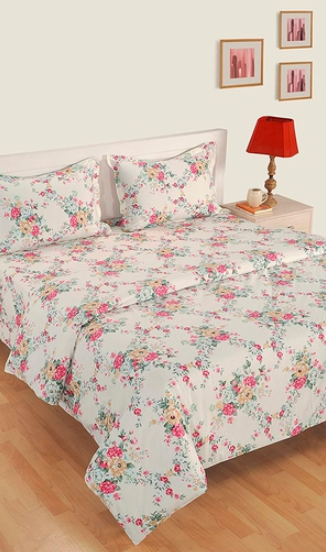 This floral print, cotton <a href="https://fave.co/2S84h72" rel="noopener" target="_blank" data-ylk="slk:AC comforter set by Swayam;elm:context_link;itc:0;sec:content-canvas" class="link "><strong>AC comforter set by Swayam</strong></a>. Size: 90 inches X 60 inches (L x B). <em>Rs.4,999. </em><a href="https://fave.co/2S84h72" rel="noopener" target="_blank" data-ylk="slk:Buy here!;elm:context_link;itc:0;sec:content-canvas" class="link "><strong>Buy here!</strong></a>
