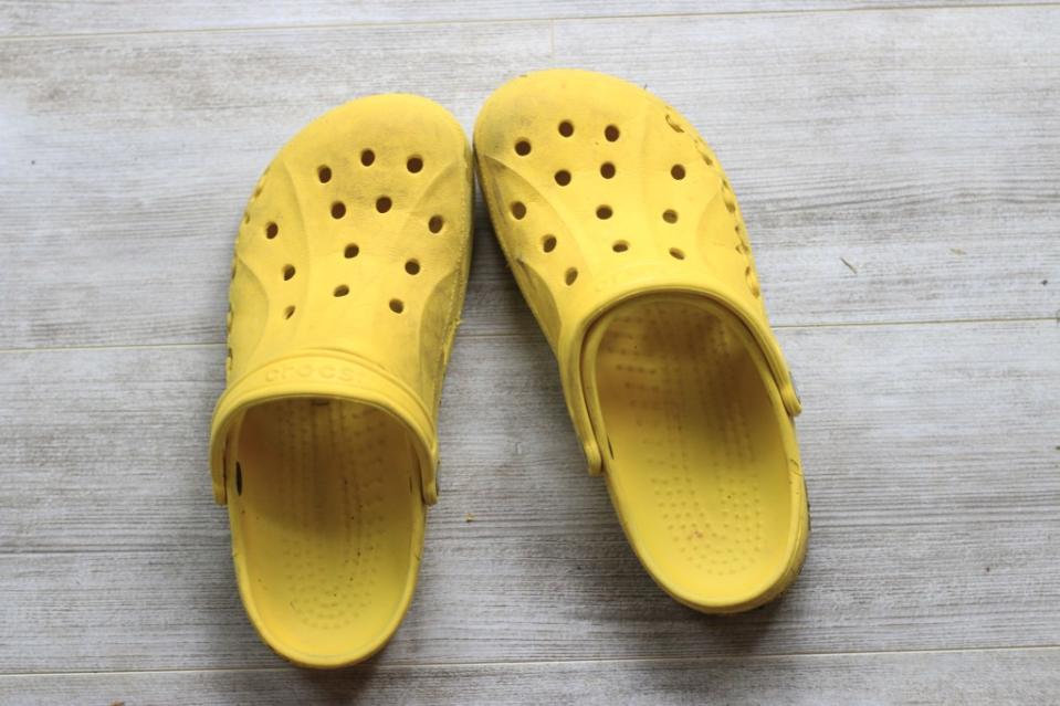 Killough described passengers wearing Crocs to those who most likely “did not shower” before getting on board. mynewturtle – stock.adobe.com
