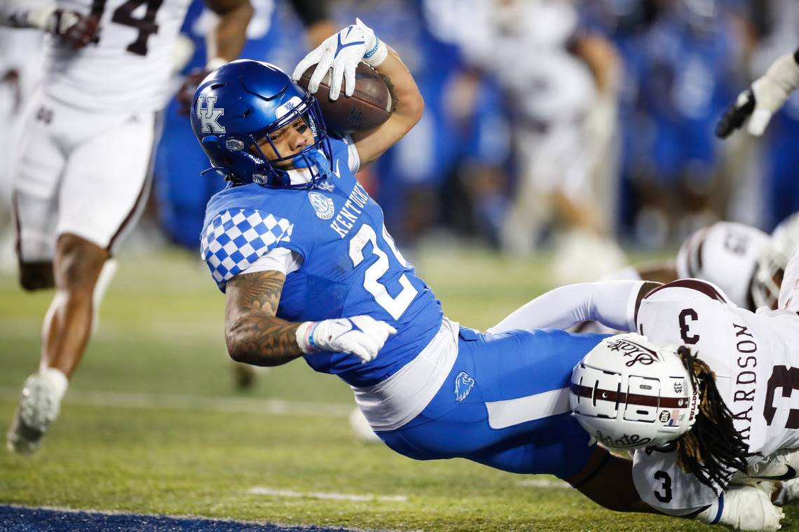 Kentucky’s Chris Rodriguez scores a touchdown against Mississippi State on Saturday, Oct. 15, 2022, at Kroger Field in Lexington, Ky. Silas Walker/swalker@herald-leader.com