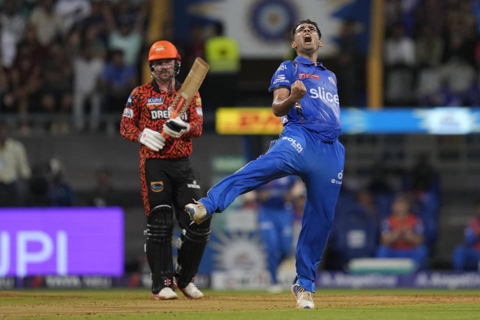 Mumbai Indians' Anshul Kamboj celebrates Sunrisers Hyderabad's Mayank Agarwal during the Indian Premier League cricket match between Mumbai Indians and Sunrisers Hyderabad in Mumbai, India, Monday, May 6, 2024. (AP Photo/Rajanish Kakade)