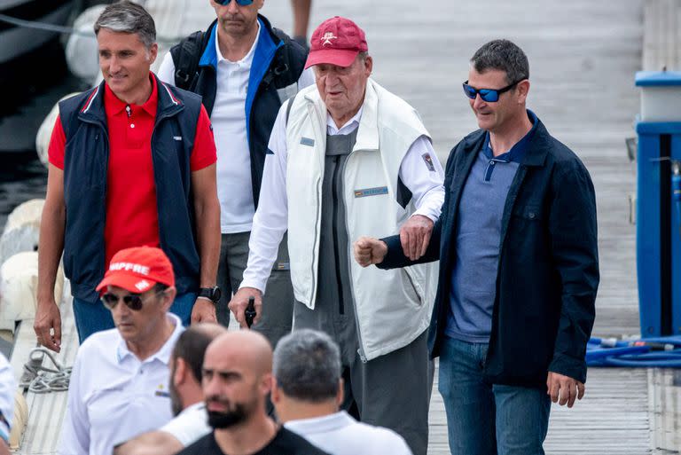 Juan Carlos durante la regata InterRias en el puerto gallego de Sanxenxo, en su primera visita a España tras su exilio por casos de corrupción