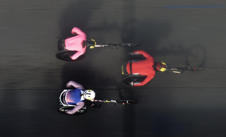 Wheelchair competitors cross Tower Bridge (Aaron Chown/PA Wire)