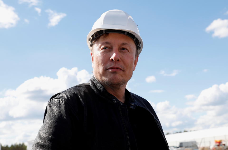 SpaceX founder and Tesla CEO Elon Musk visits the construction site of Tesla's gigafactory in Gruenheide, near Berlin, Germany, May 17, 2021. REUTERS/Michele Tantussi - RC2PHN9B1FEX