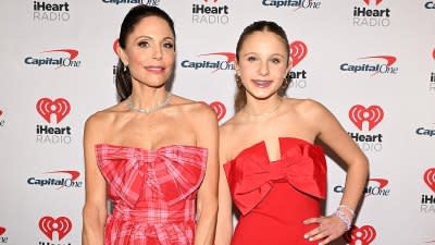 ‘RHONY’ Alum Bethenny Frankel and Daughter Bryn Twin at Jingle Ball