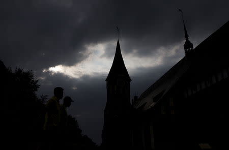 People walk past a Konigsberg Cathedral in the Baltic Sea port of Kaliningrad, Russia, July 18, 2015. REUTERS/Maxim Shemetov