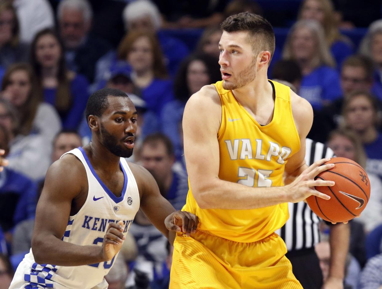 Former Kentucky guard Dominique Hawkins (L) might have an NFL future if his pro basketball options dry up. (AP)