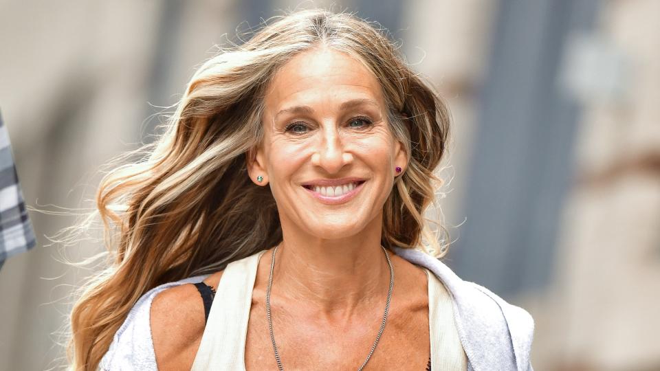 Sarah Jessica Parker seen with wavy hair whilst on the set of 