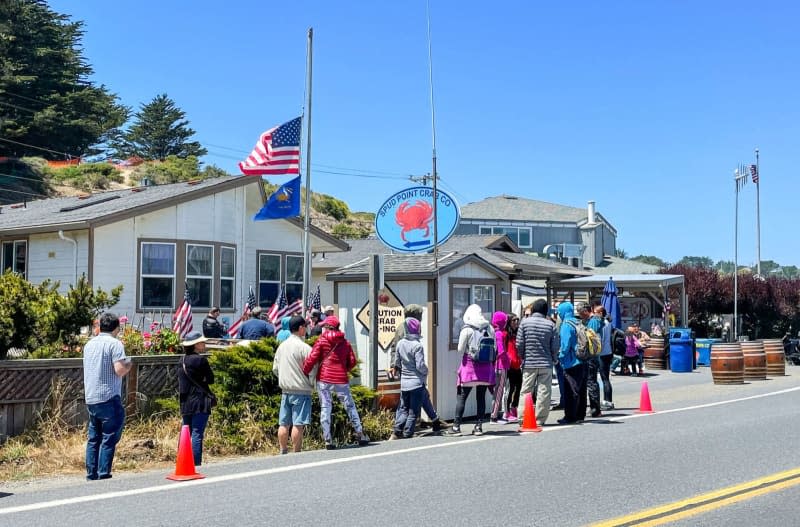 Simple crab stalls like Spud Point Crab Co in Bodega Bay in Sonoma County are cult favourites - and offer an affordable taste of California's high level of food. Bernhard Krieger/dpa