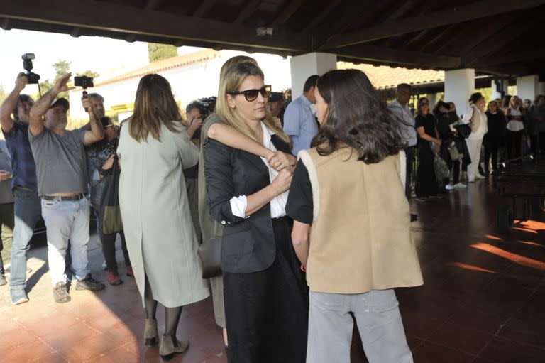 Los familiares de Ruiz Guiñazú recibieron afectuosos saludos por parte de los colegas de la periodista