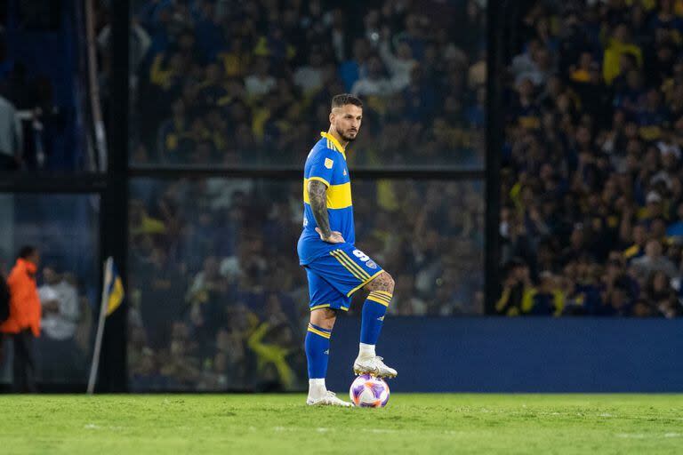 En el centro de la escena: Benedetto, ahora suplente de Cavani, busca recuperar los números de su primer ciclo en Boca