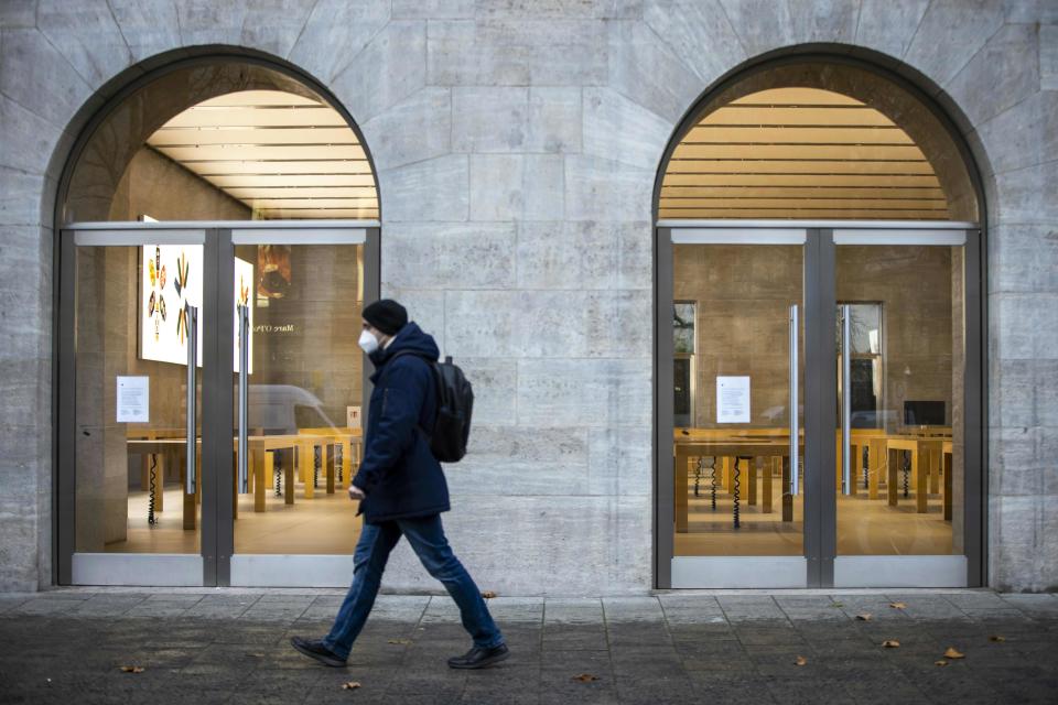 Empty tables are seen in the shut apple store on the Kurfuerstendamm boulevard in Berlin on January 5, 2021 amid the ongoing novel coronavirus / COVID-19 pandemic. - German Chancellor Angela Merkel and state leaders are expected Tuesday, January 5, 2021 to extend a partial lockdown in Europe's top economy as coronavirus deaths continue to mount despite tough restrictions in the run-up to the holidays. (Photo by Odd ANDERSEN / AFP) (Photo by ODD ANDERSEN/AFP via Getty Images)