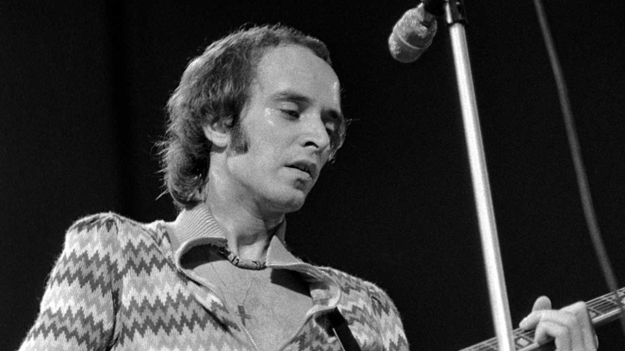  Peter Banks onstage in 1973. 