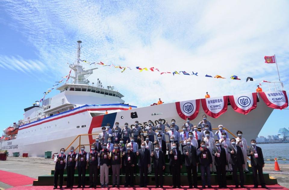 台船承造海洋委員會海巡署艦隊分署四千噸級巡防艦「新竹艦」，二十二日舉行交艦典禮。 （記者蔣謙正攝）
