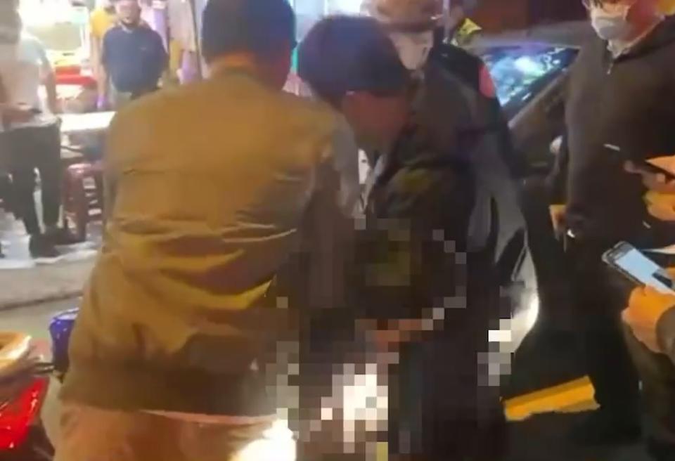 ▲新莊孫殺嬤命案，20歲李姓嫌犯當場被警方逮捕。（圖／翻攝畫面）