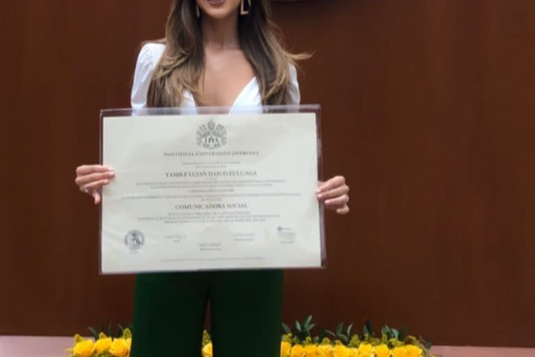 En 2020 Yamile se graduó en la Pontificia Universidad Javeriana de Bogotá