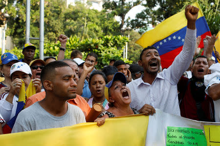 Opposition supporters gather to rally against Venezuelan President Nicolas Maduro's government and to honor Youth Day in Cucuta, Colombia February 12, 2019. REUTERS/Marco Bello