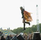 Ebenfalls stets ein Markenzeichen von Pinks Live-Shows: Die Popsängerin hat liebt spektakuläre Stunts und atemberaubende Akrobatik - so wie hier 2010 bei einem Open-Air-Auftritt.