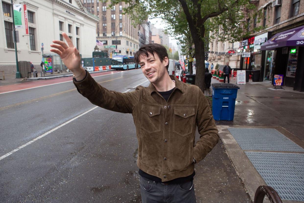 grant gustin hailing a cab in new york