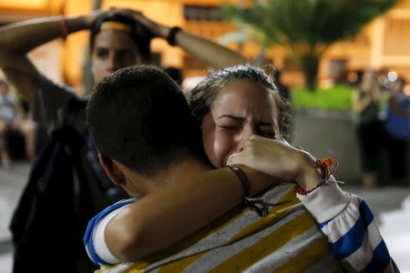 Supporters of jailed opposition leader Leopoldo Lopez cry after learning the result of his trial in Caracas September 10, 2015. REUTERS/Carlos Garcia Rawlins