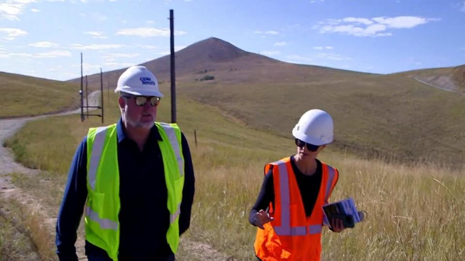 PHOTO: Charlie Coleman the EPA's former Anaconda Smelter remedial project manager, speaks with ABC News' Kayna Whitworth. (ABC News)