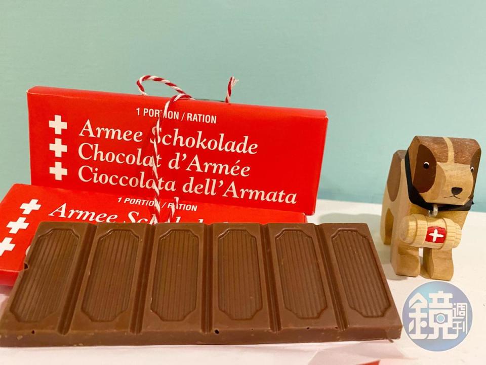 「軍用巧克力」包裝設計為瑞士國徽，紅白主色調。