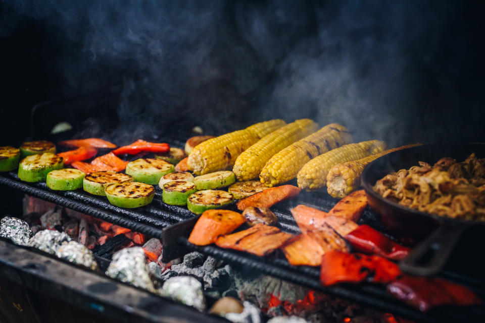 有網友好奇「大家烤肉最討厭看到的食材？」（示意圖。圖片來源：Getty Creative）