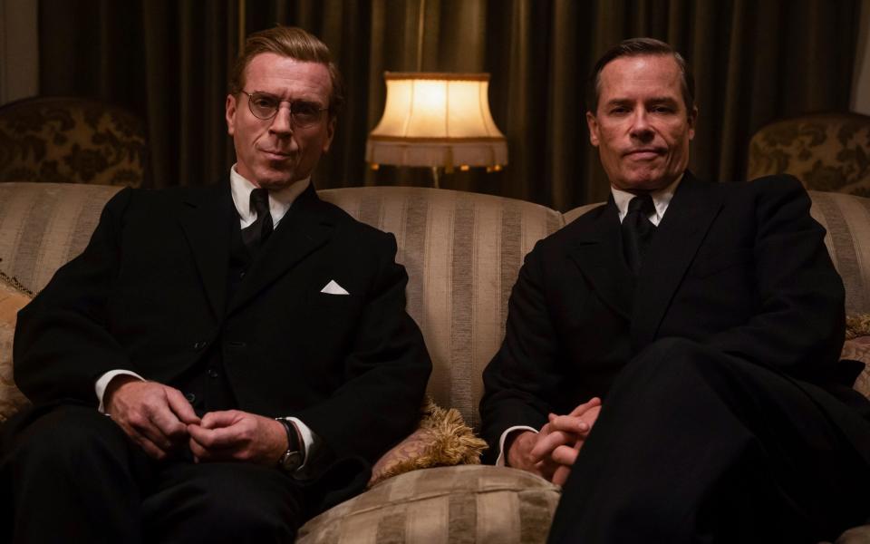 DAMIAN LEWIS as Nicholas Elliott and GUY PEARCE as Kim Philby. - ITV