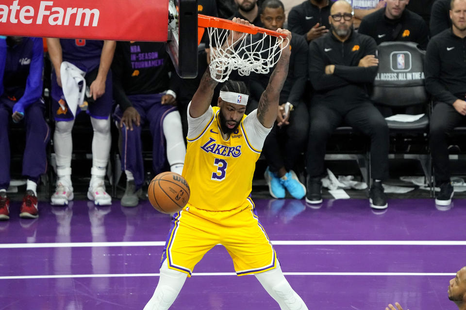 Los Angeles Lakers forward Anthony Davis (3) dunks against the Phoenix Suns during the during the second half of an NBA basketball in-season tournament game, Friday, Nov. 10, 2023, in Phoenix. (AP Photo/Matt York)