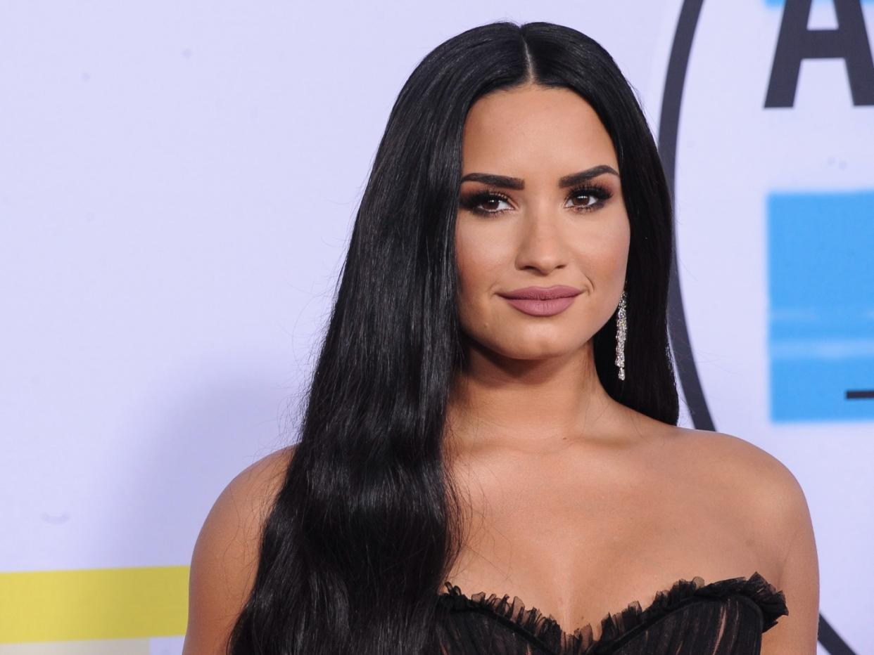 Demi Lovato Explains Why Gender Reveal Parties Are Transphobic 0738