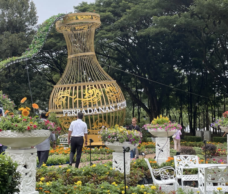 大馬布城管理局花卉園區 馬來西亞皇家花卉節園區，花卉節園區展示超過30個 政府部門和機構、企業和私人機構等單位所打造的花 園。 中央社實習記者蔡欣妤吉隆坡攝 113年8月21日 