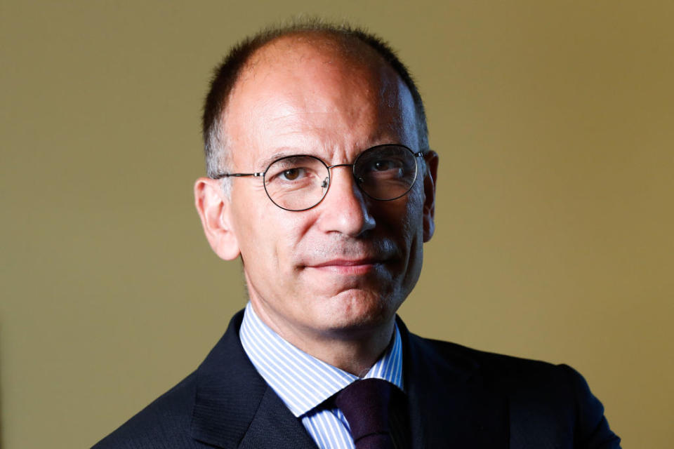 <p>Enrico Letta dopo l’esperienza di presidente del Consiglio nel 2013, si è dimesso dal Parlamento, ha detto addio alla politica e si è trasferito con tutta la famiglia a Parigi. Dove finalmente “sta sereno”: insegna alla prestigiosa facoltà di Sciences Politiques e dirige la Scuola di affari internazionali. (Getty) </p>