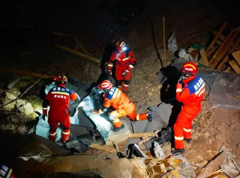 中國甘肅18日深夜發生規模6.2地震，截至19日傍晚，累計造成127人死亡。（圖／翻攝自微博）