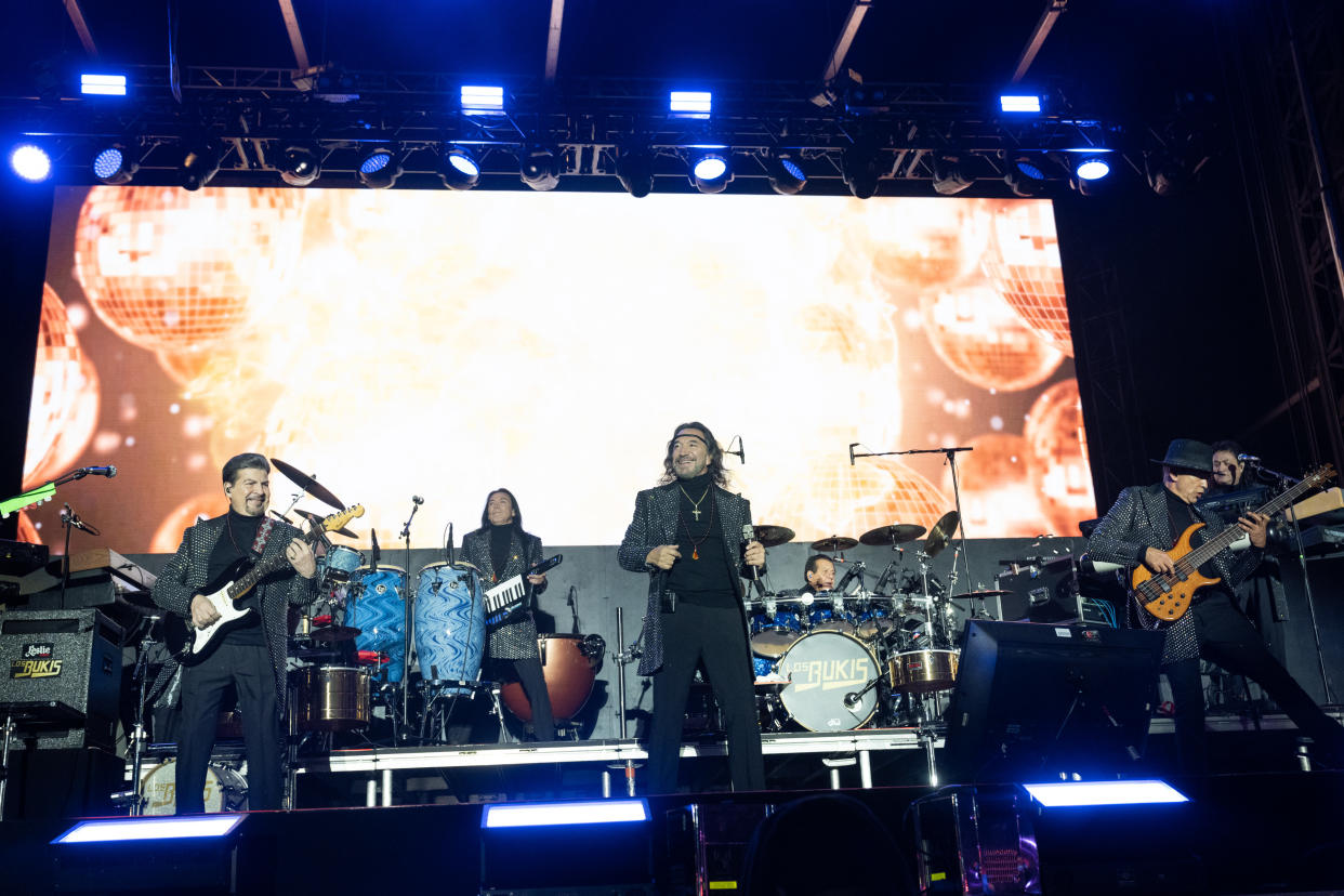 Joel Solís, Marco Antonio Solís y Eusebio Cortez de Los Bukis en el Dodger Stadium. (Photo by Scott Dudelson/Getty Images)