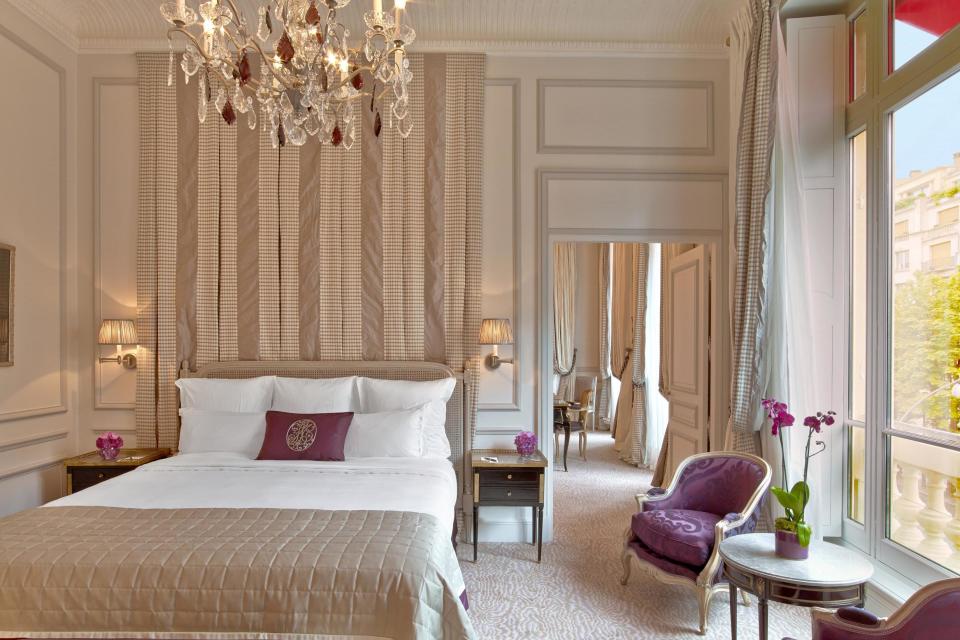 (Plaza Athenee Paris)