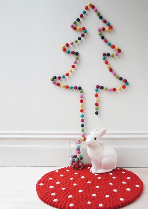 Now this is cute. The perfect way to inject a little festive cheer into a child’s bedroom. [Photo: Pinterest]