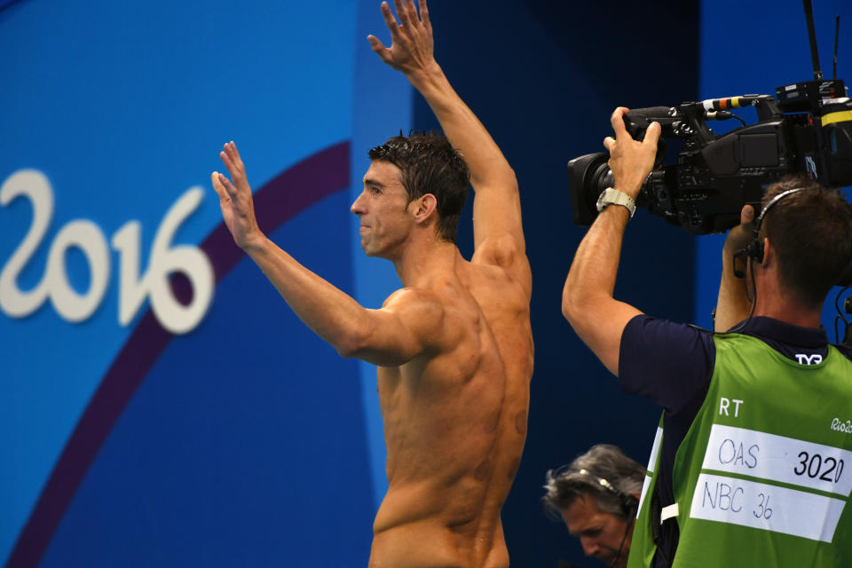 Michael Phelps, de Estados Unidos, luego de ganar el oro en su última carrera, en la prueba de relevo 4x100 metros combinado en los Juegos Olímpicos de 2016, en Río de Janeiro, el 13 de agosto de 2016. (James Hill/The New York Times) 