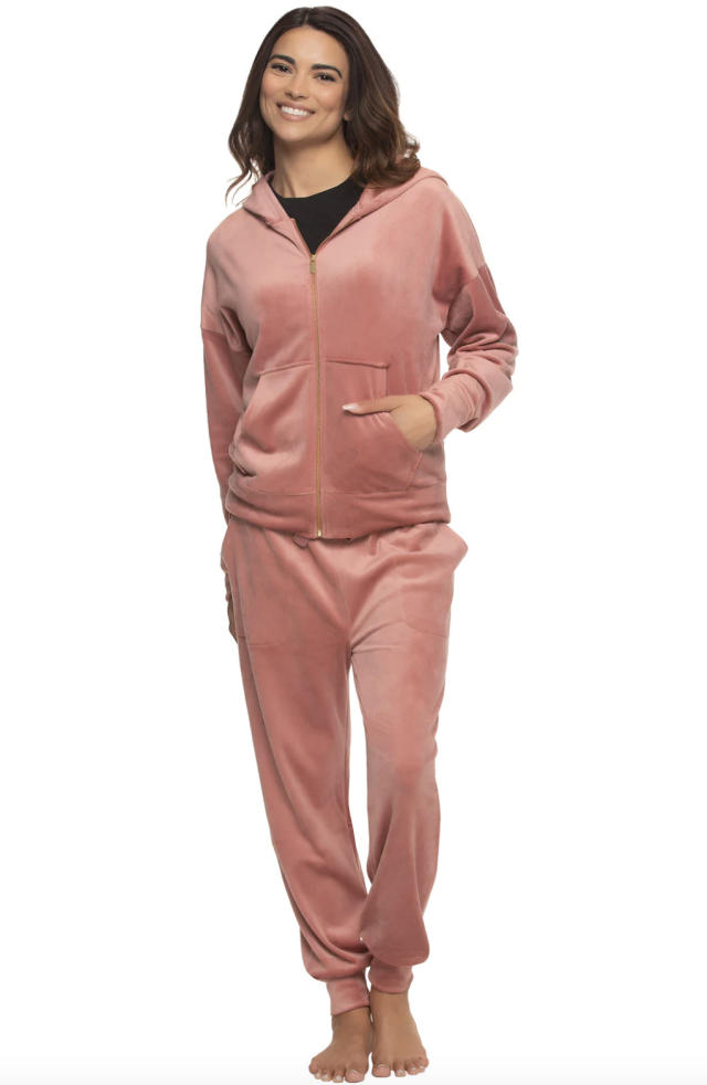 I'm Back in My Juicy Couture Era With This Luxe Velour Tracksuit